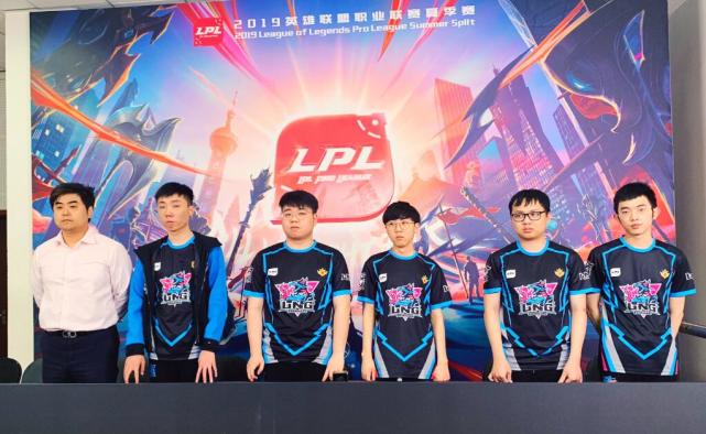 为球队和球 为球队和球